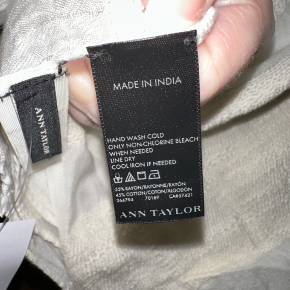 Ann Taylor Scarf off white never worn still has tags - Picture 3 of 6